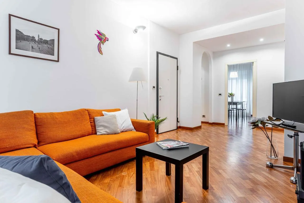 Joivy Lovely And Inviting Flat With Balcony Milano Appartamento