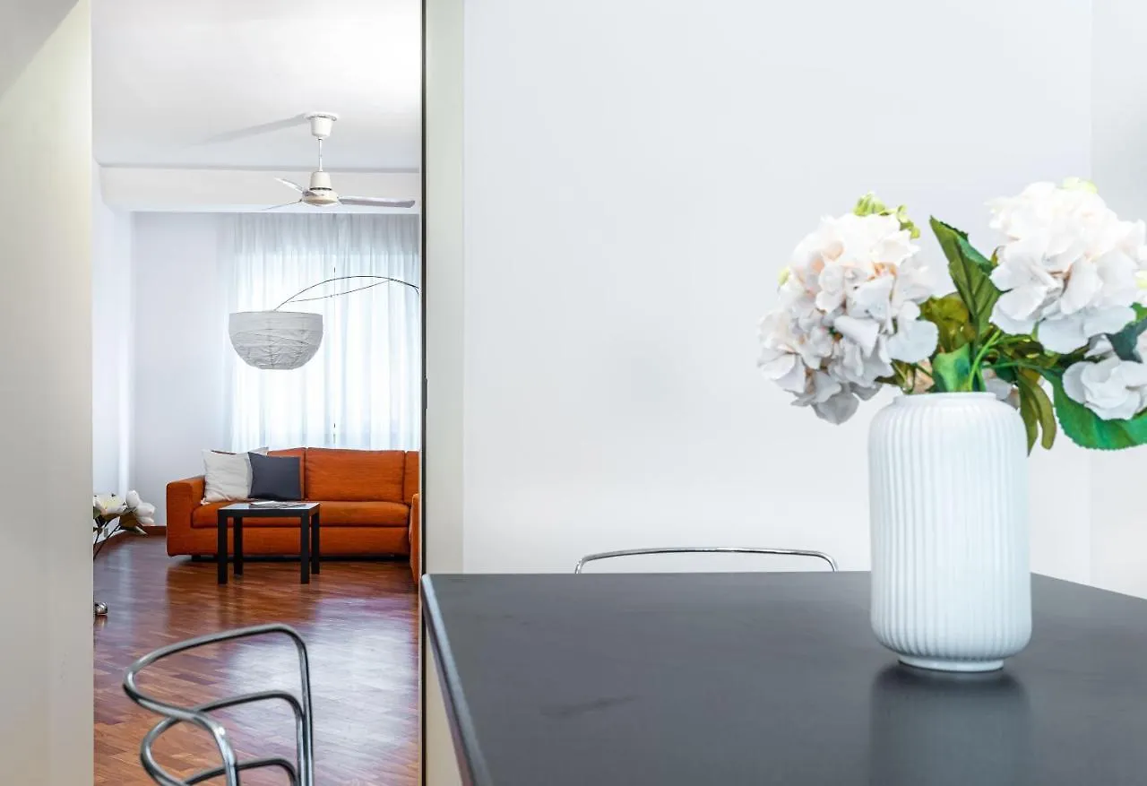 Joivy Lovely And Inviting Flat With Balcony Milán