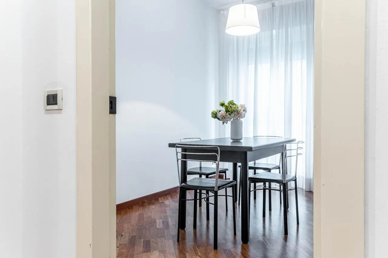 Joivy Lovely And Inviting Flat With Balcony Milán 0*,  Itálie