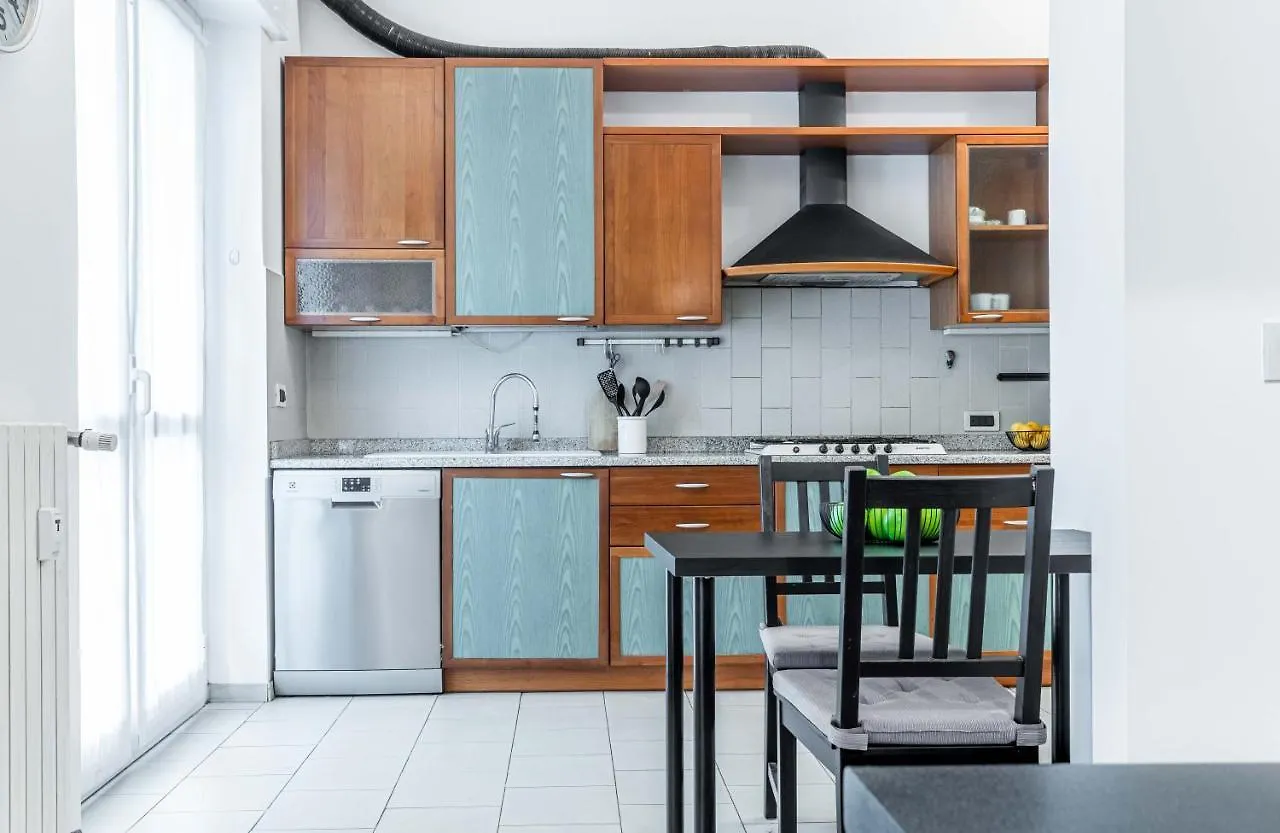 Joivy Lovely And Inviting Flat With Balcony Milán Apartmán